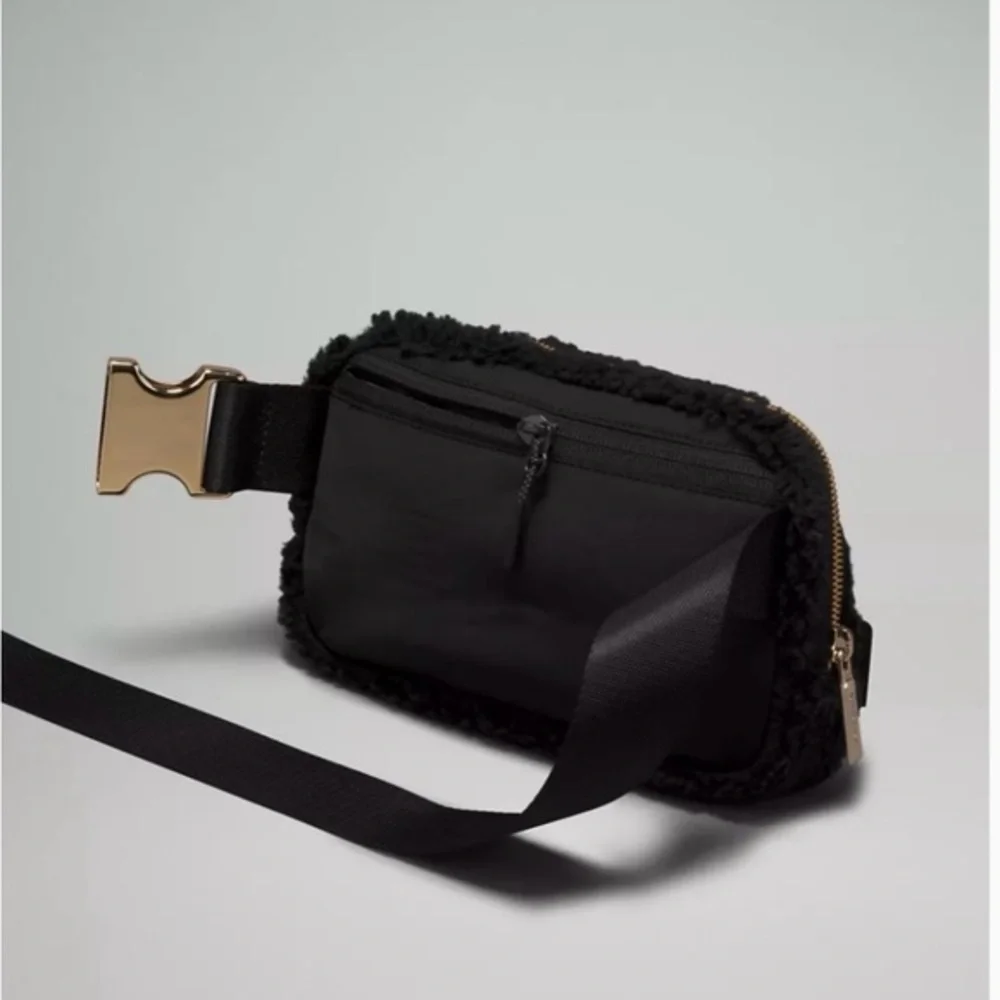 Lululemon Black Fleece Fluffy Sherpa Everywhere Belt Bag 1L‎ Gold Hardware NWOT